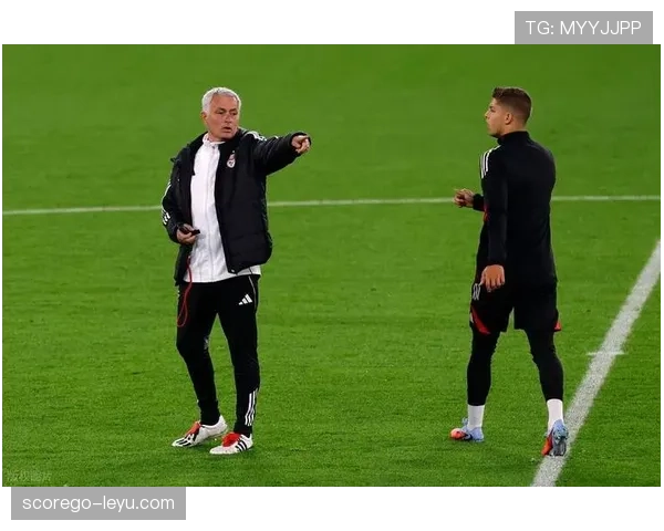 穆里尼奥再现经典反击，率队逆转取胜成赛场焦点