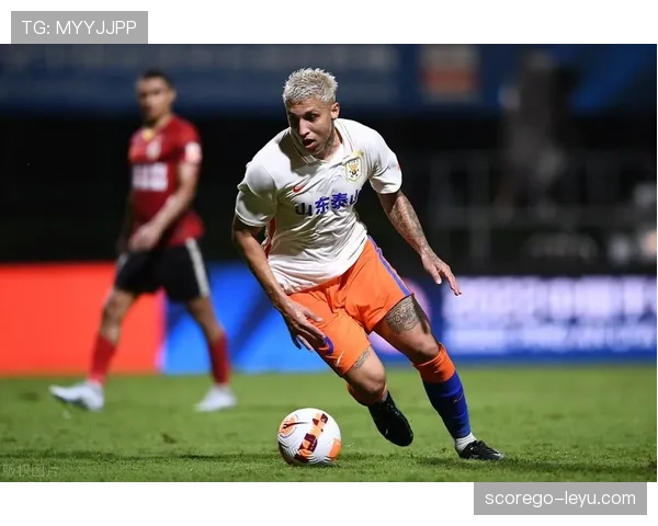 山东泰山克雷桑戴帽建功，球队状态回暖斩获关键胜利