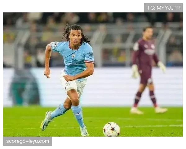 荷兰新星阿克持续进化，右后卫位置崭露头角引关注